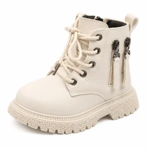 bottines garcon beiges non fourrees a lacets et zips sur fond blanc