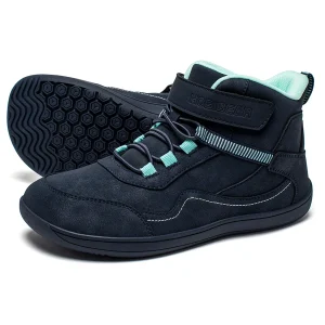 bottines garcon bleues a bout large et scratch sur fond blanc