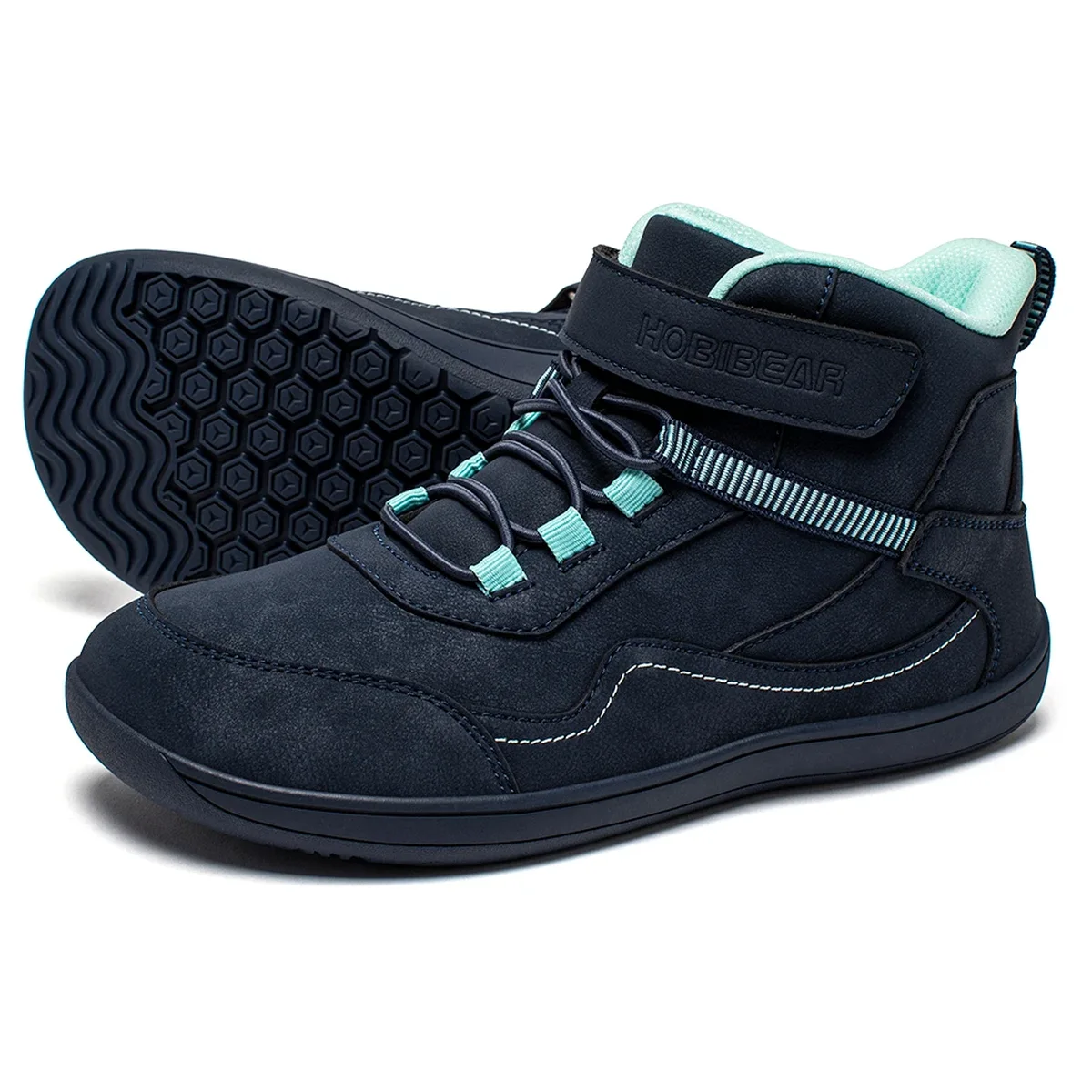bottines garcon bleues a bout large et scratch sur fond blanc