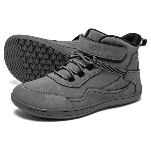 bottines garcon grises a bout large et scratch sur fond blanc