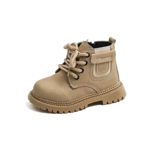 bottines garcon kaki taupe a lacets et bride sur fond blanc