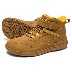 bottines garcon marron a bout large et scratch sur fond blanc