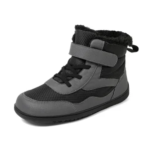 bottines garcon noires et grises fourrees a bout large sur fond blanc