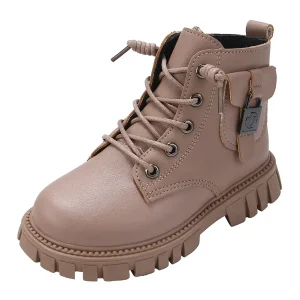 bottines garcon taupe a lacets et zip sur fond blanc