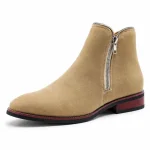 bottines homme beiges en suedine a zip vue de trois quarts sur fond blanc 45337