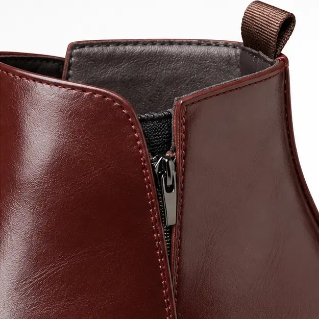 bottines homme bordeaux brillantes a bout effile detail du zip et de la finition brillante 45365
