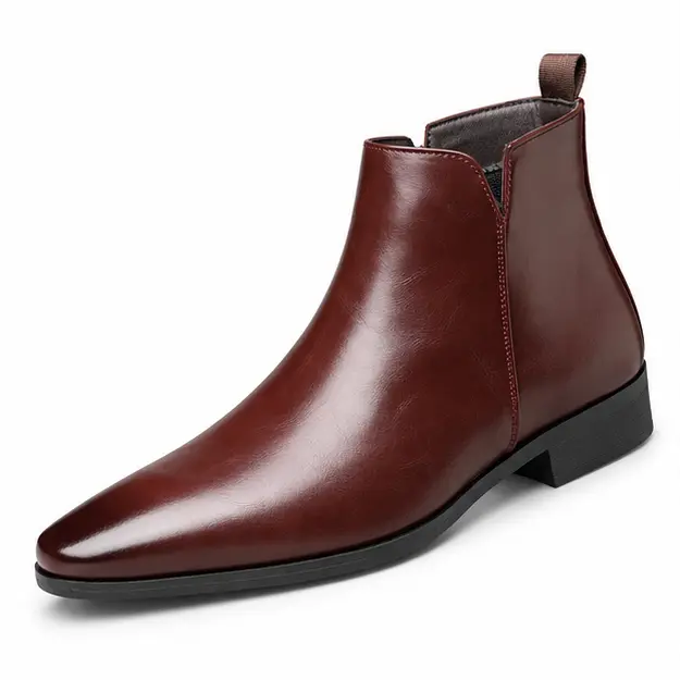 bottines homme bordeaux brillantes a bout effile vue de trois quarts sur fond blanc 45365