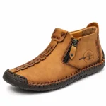 bottines homme brun jaune a zip style mocassin vue de trois quarts sur fond blanc 45350