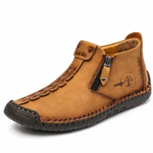 bottines homme brun jaune a zip style mocassin vue de trois quarts sur fond blanc 45350