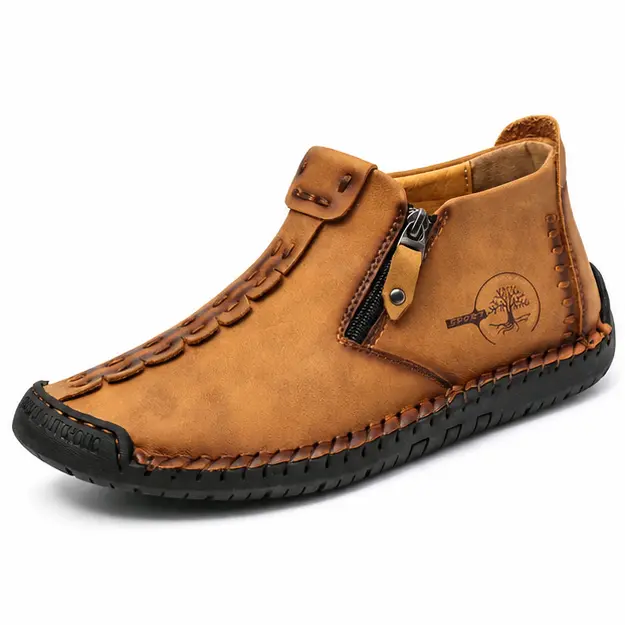 bottines homme brun jaune fourrees a zip style mocassin vue de trois quarts sur fond blanc 45344