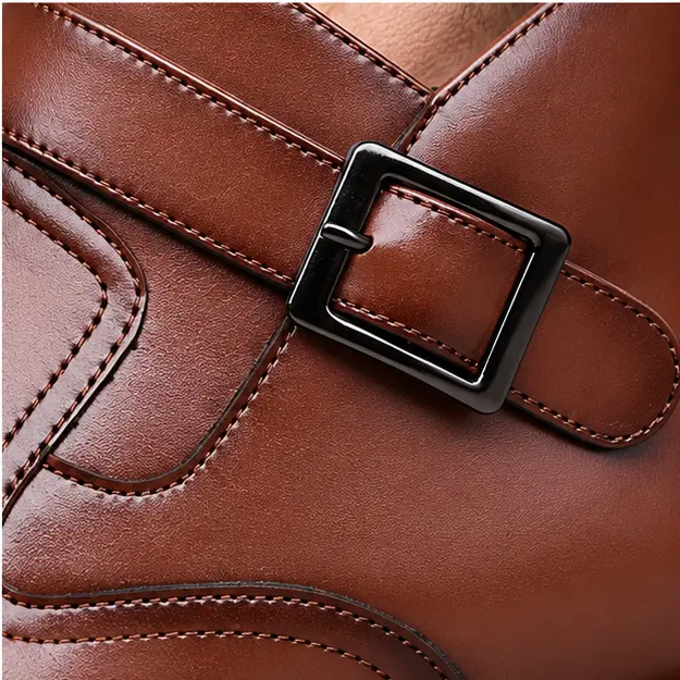 bottines homme marron a bride et boucle detail de la boucle et des coutures 45335