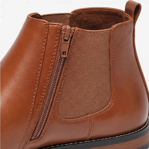 bottines homme marron a zip et bout effile detail du zip et des coutures 45402