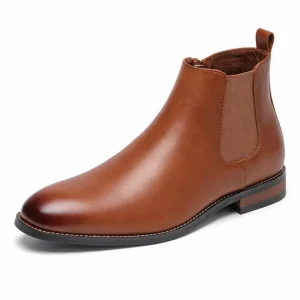 bottines homme marron a zip et bout effile vue de trois quarts sur fond blanc 45402