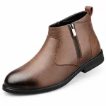 bottines homme marron a zip et empiecements vue de trois quarts sur fond blanc 45338