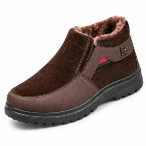 bottines homme marron cafe fourrees a enfiler vue de trois quarts sur fond blanc 45454
