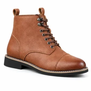 bottines homme marron clair a lacets et bout rapporte vue de trois quarts sur fond blanc 45419