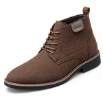 bottines homme marron clair en suedine a lacets vue de trois quarts sur fond blanc 45439