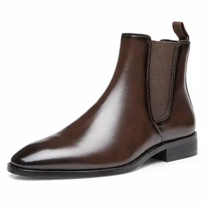 bottines homme marron en similicuir a enfiler vue de trois quarts sur fond blanc 45403