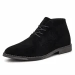 bottines homme noires en suedine a lacets vue de trois quarts sur fond blanc 45297