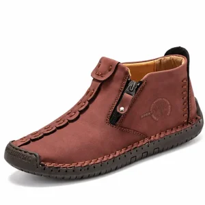 bottines homme rouges a zip style mocassin vue de trois quarts sur fond blanc 45349