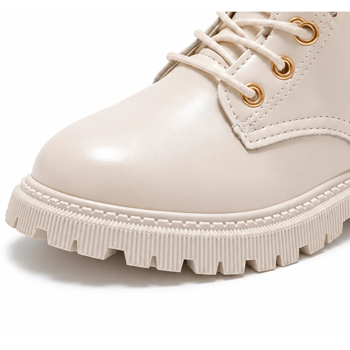 detail bout arrondi semelle crantee bottine fille beige
