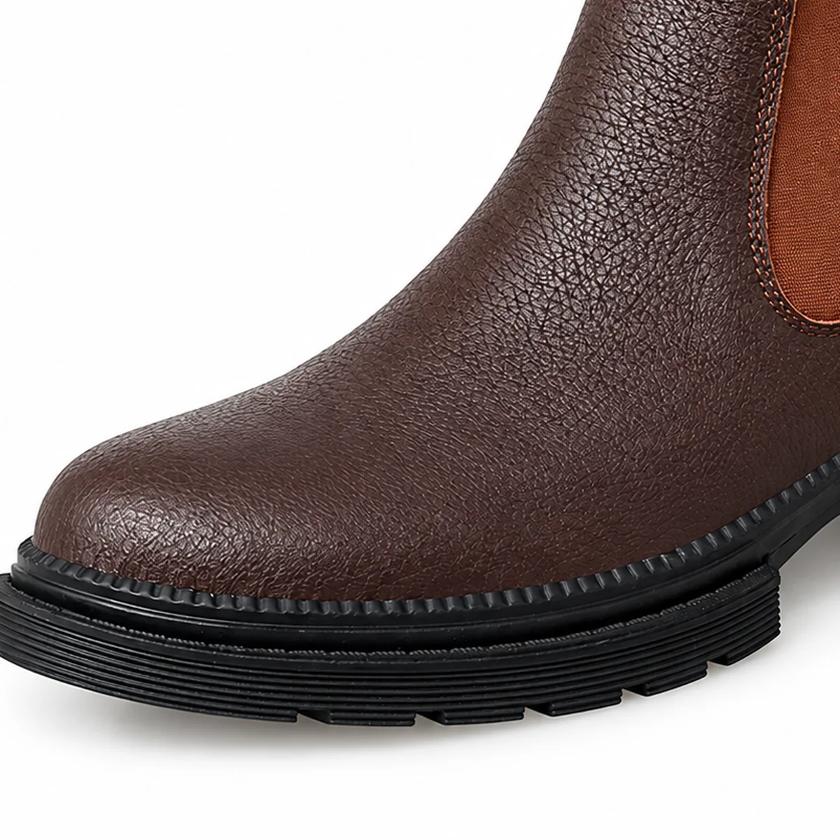 detail de la matiere et de la semelle des bottines chelsea homme marron fourrees