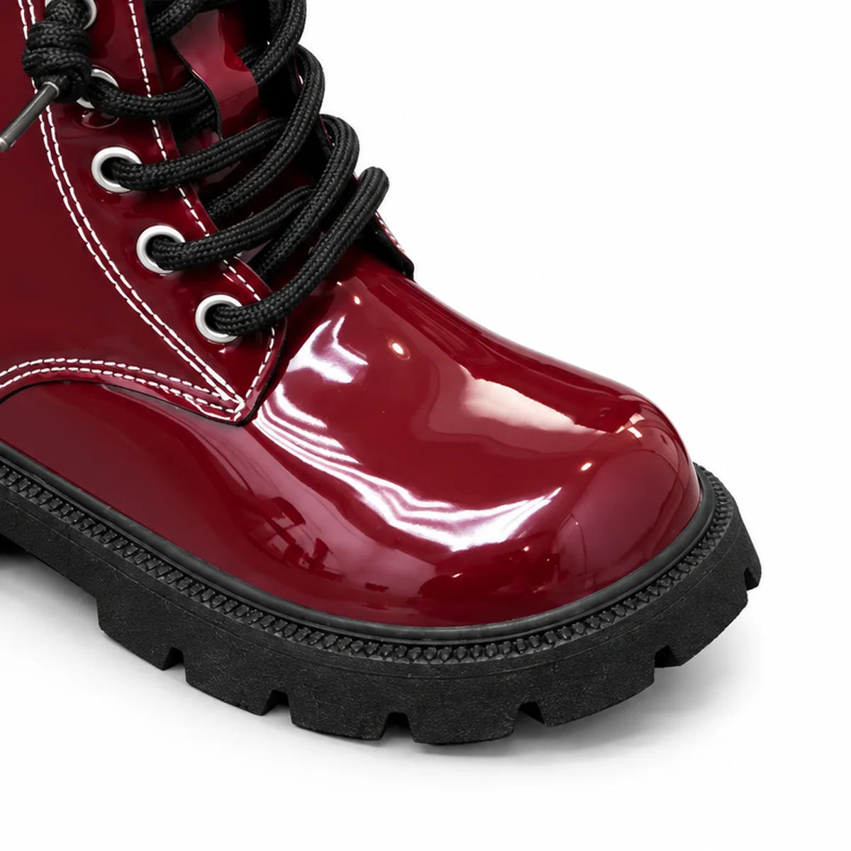 detail de la matiere et de la semelle des bottines enfant bordeaux a lacets et zip