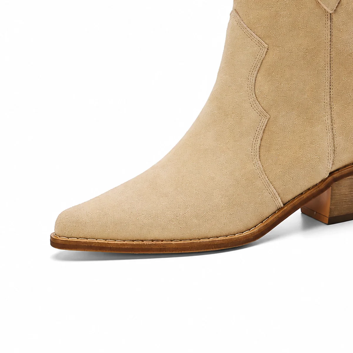 detail de la matiere et de la semelle des bottines femme beige clair western non fourrees