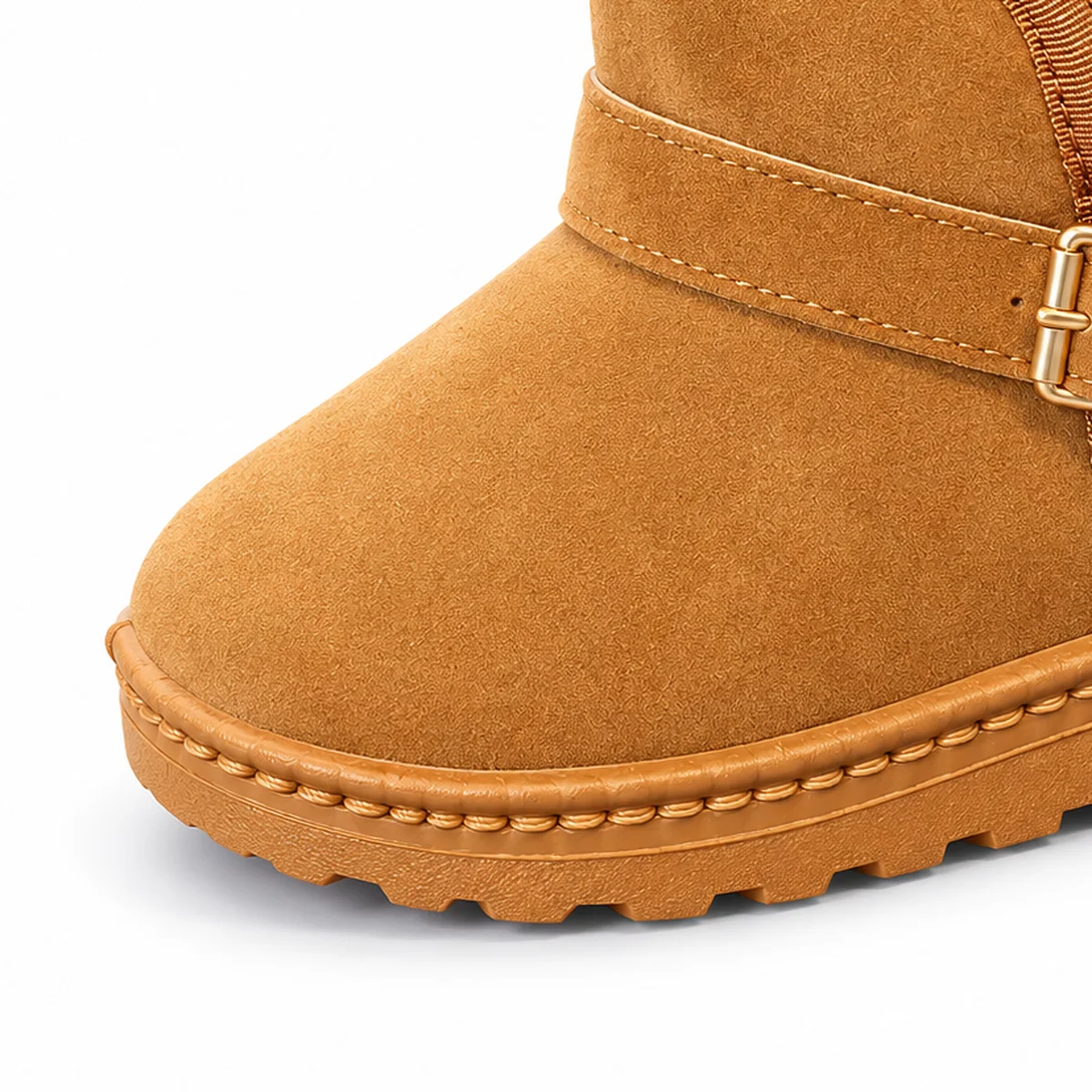 detail de la matiere et de la semelle des bottines fille camel fourrees a bride et boucle