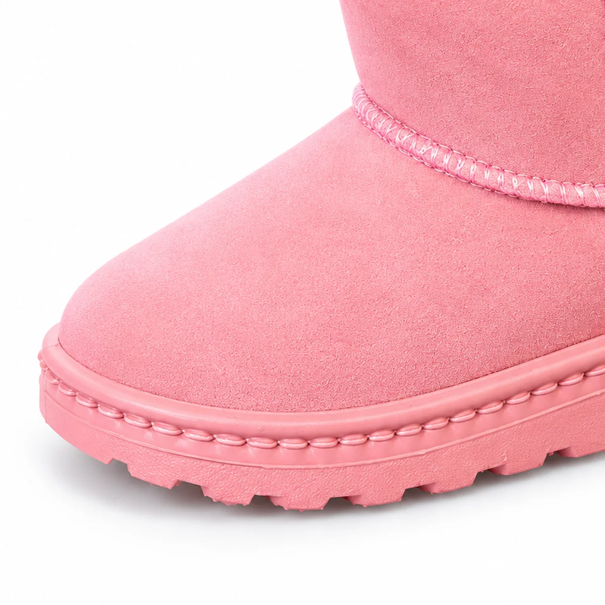 detail de la matiere et de la semelle des bottines fille roses fourrees a enfiler