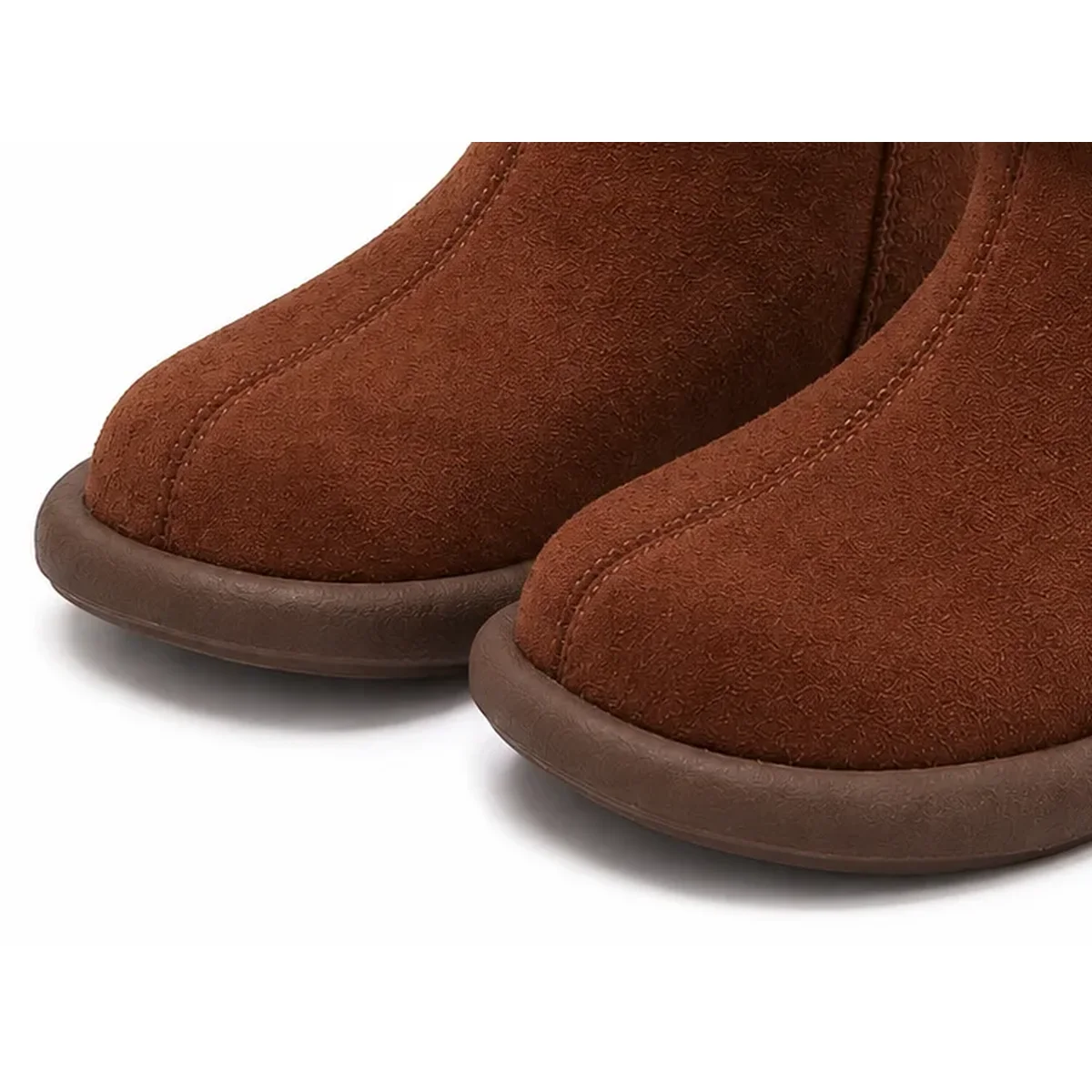 detail de la matiere et de la semelle des bottines garcon marron en microfibre a zip