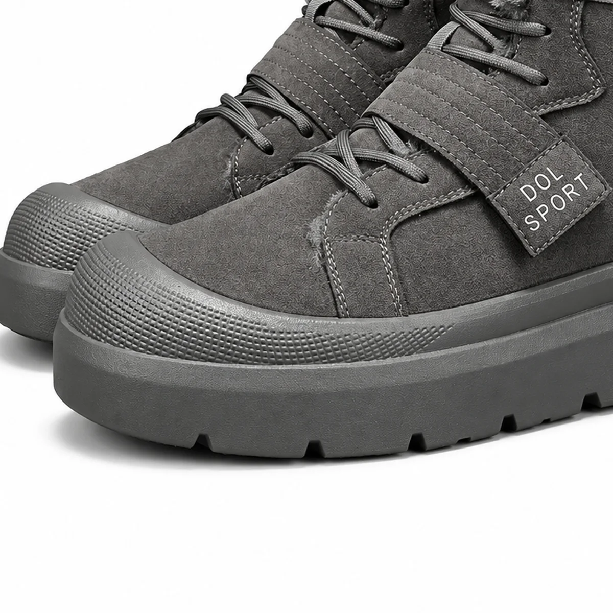 detail de la matiere et de la semelle des bottines homme grises fourrees a semelle epaisse