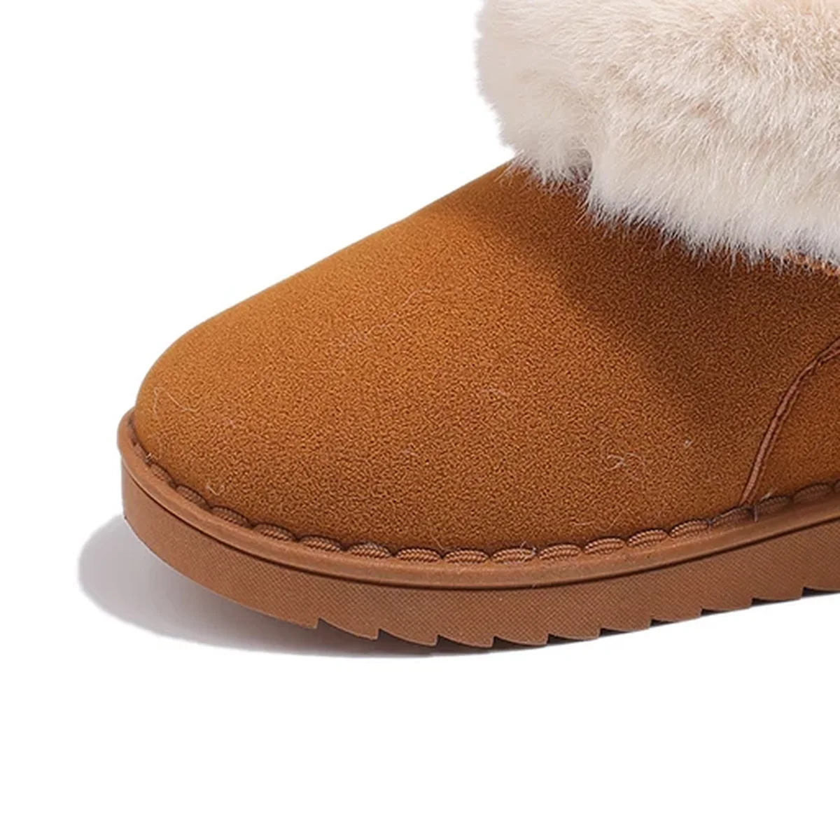 detail du bout et de la semelle des bottines enfant marron fourrees en microfibre