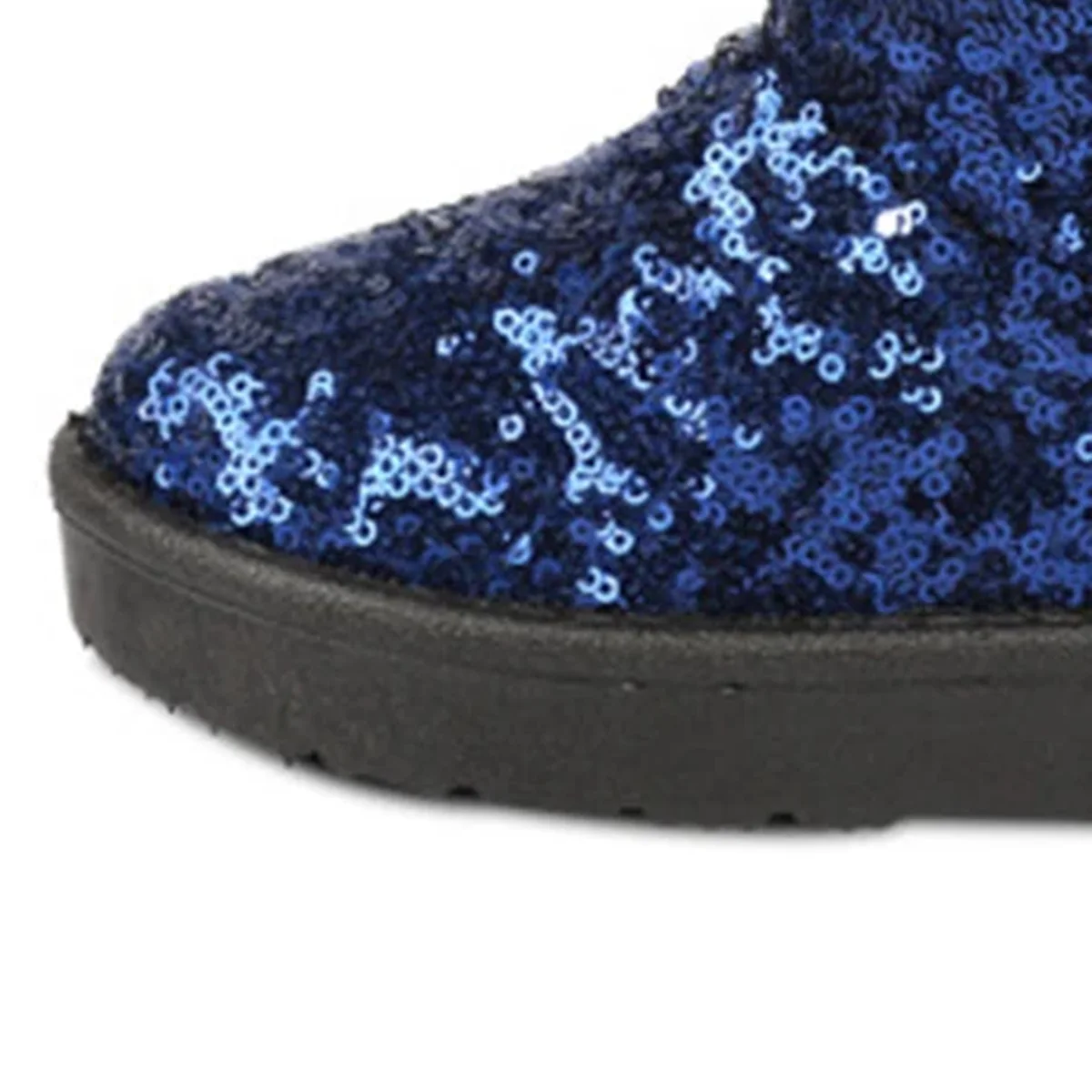 detail du bout et de la semelle des bottines fille bleues fourrees a sequins