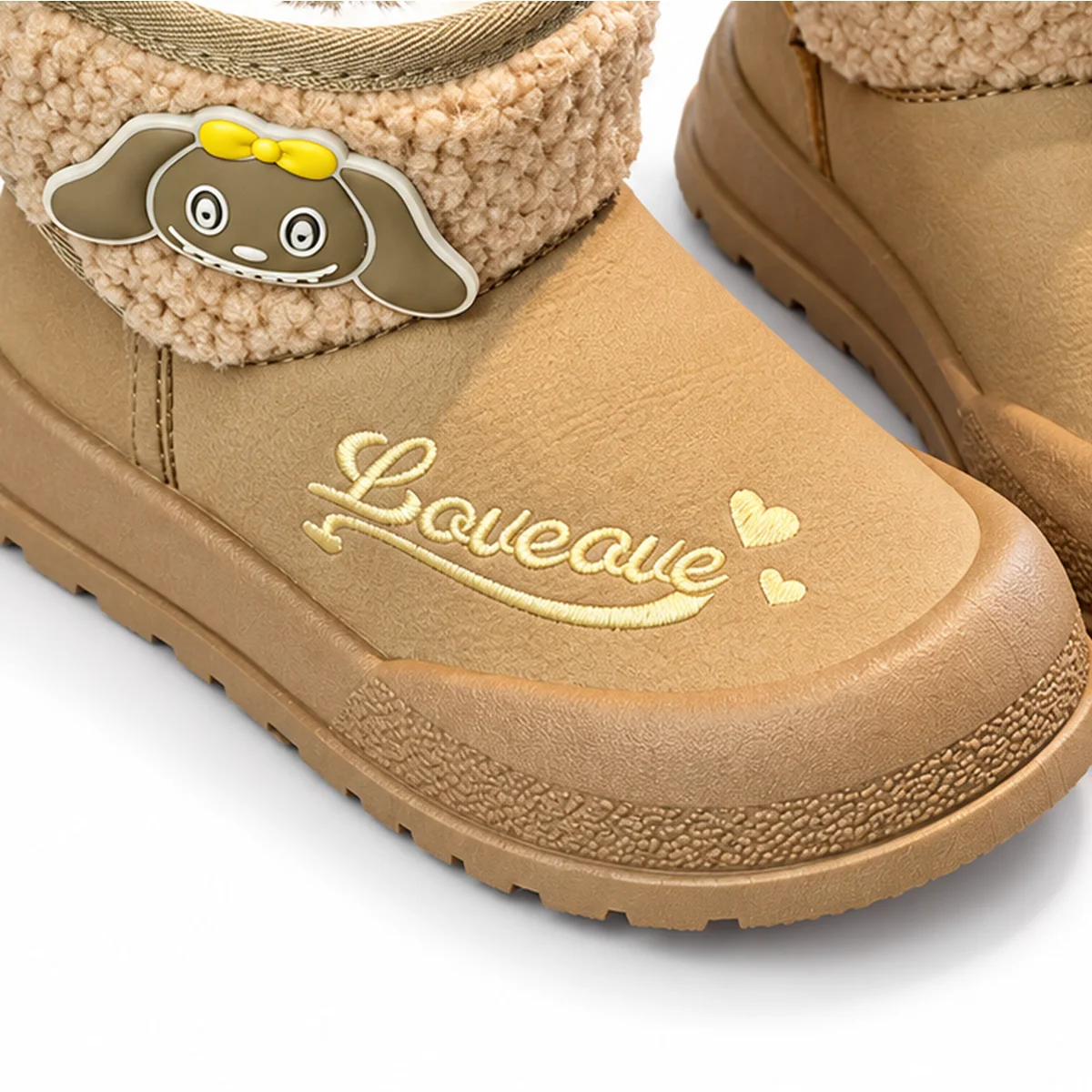 detail du bout et de la semelle des bottines fille kaki fourrees a semelle epaisse