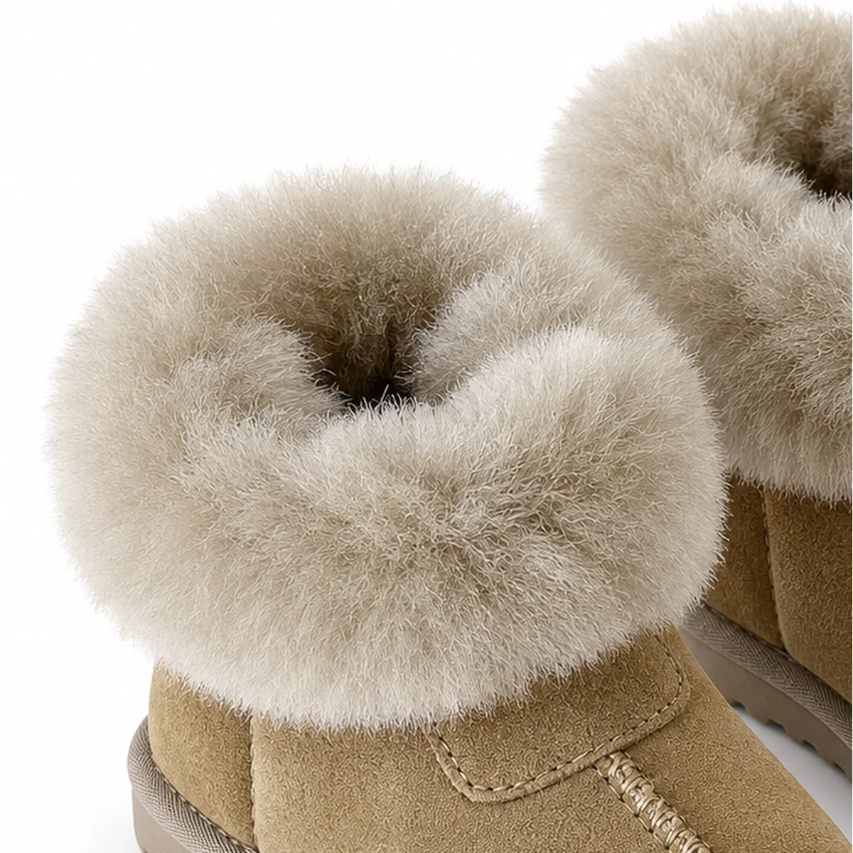 gros plan du haut des bottines enfant marron antilope fourrees a revers