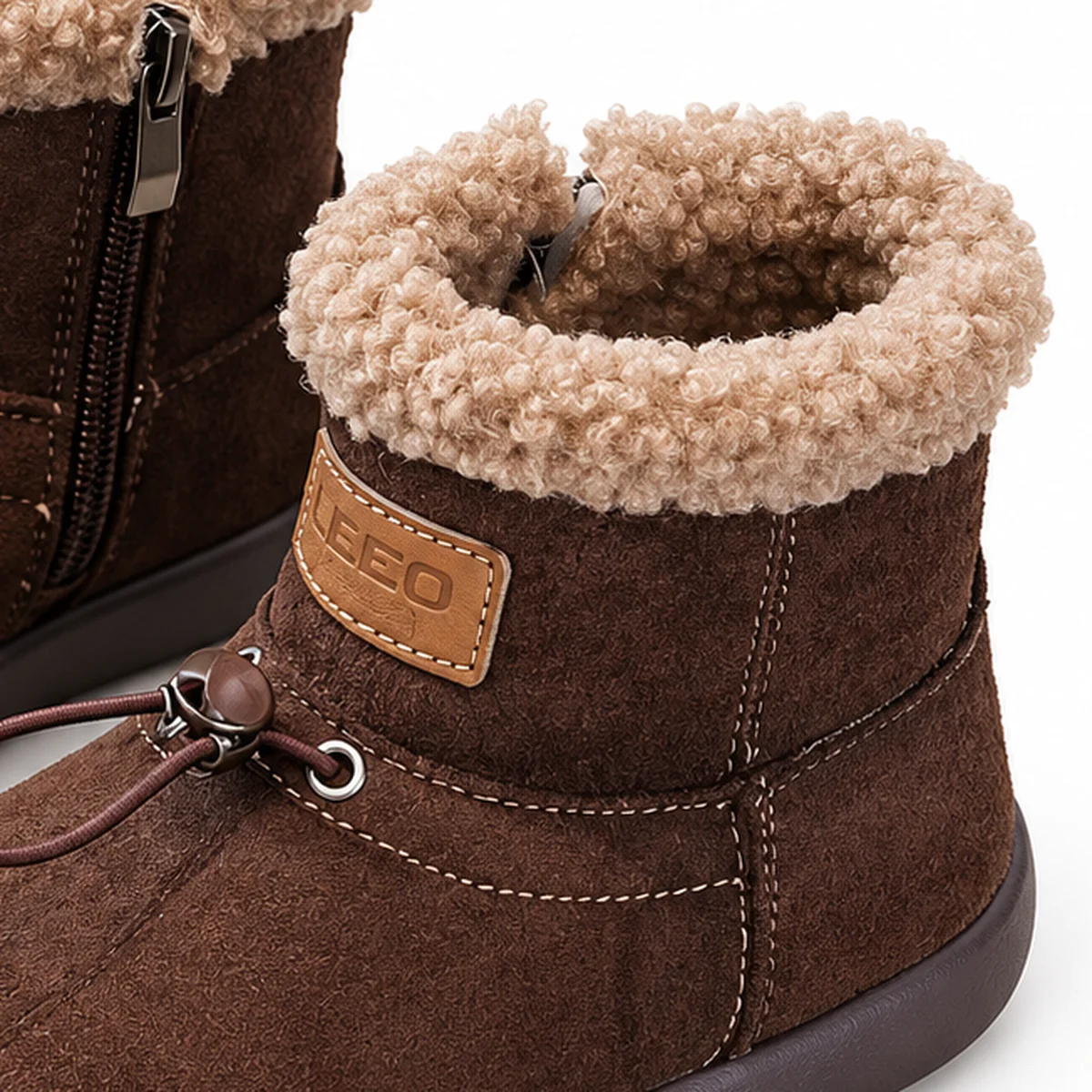 gros plan du haut des bottines enfant marron fonce fourrees a zip