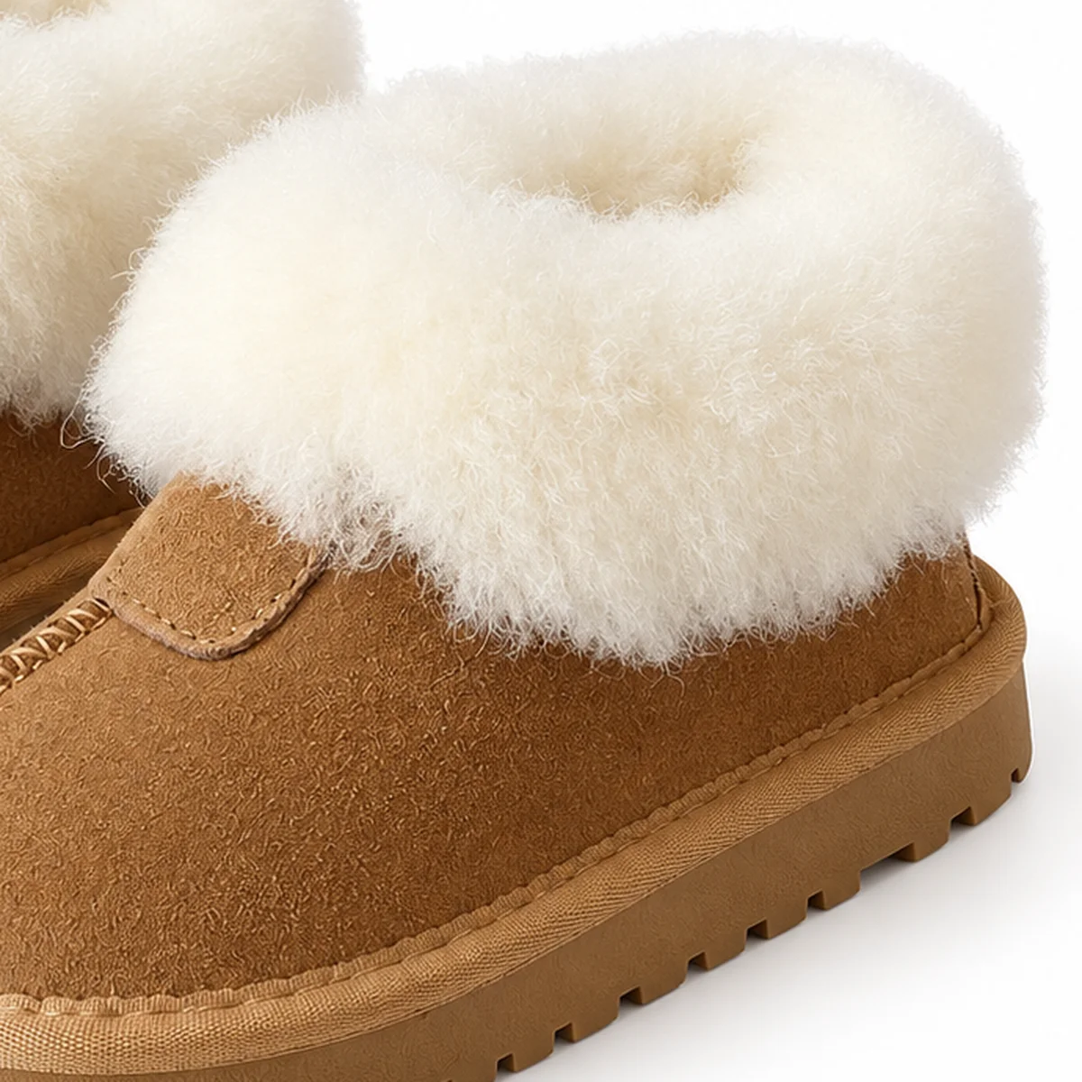 gros plan du haut des bottines enfant marron fourrees a revers