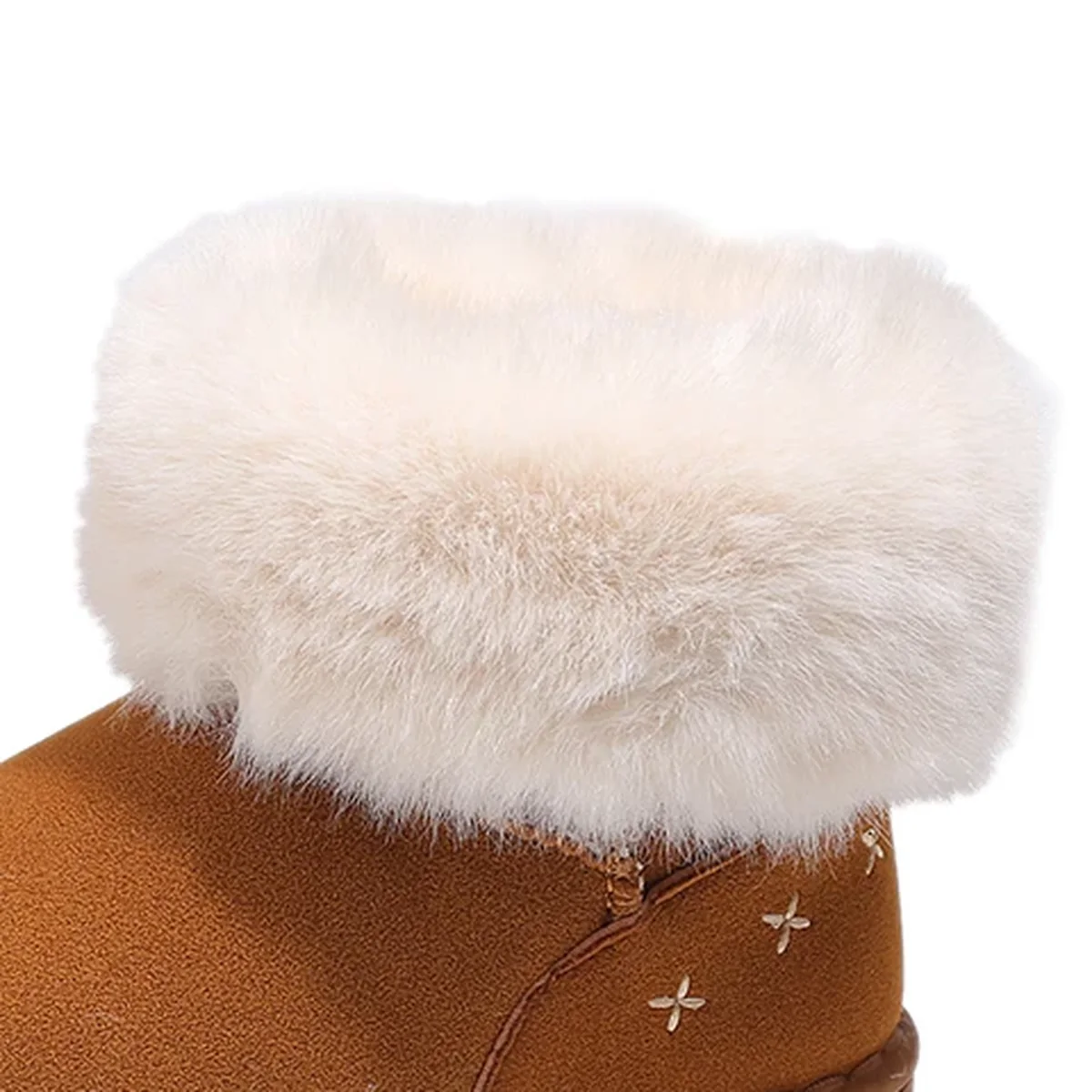 gros plan du haut des bottines enfant marron fourrees en microfibre