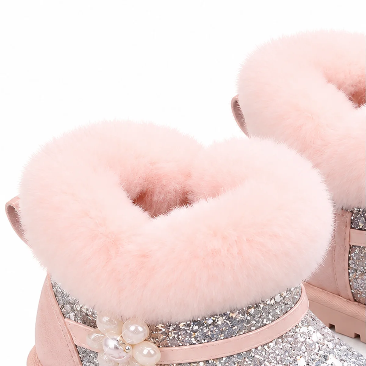 gros plan du haut des bottines fille argentees a sequins et revers rose