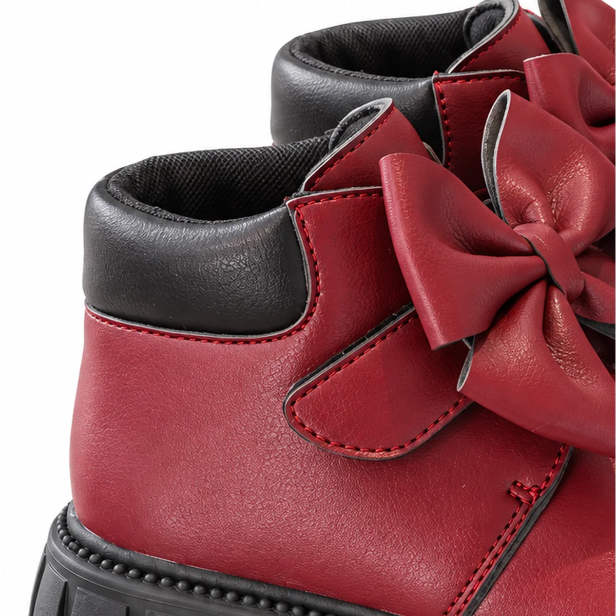 gros plan du haut des bottines fille bordeaux a noeud et scratch