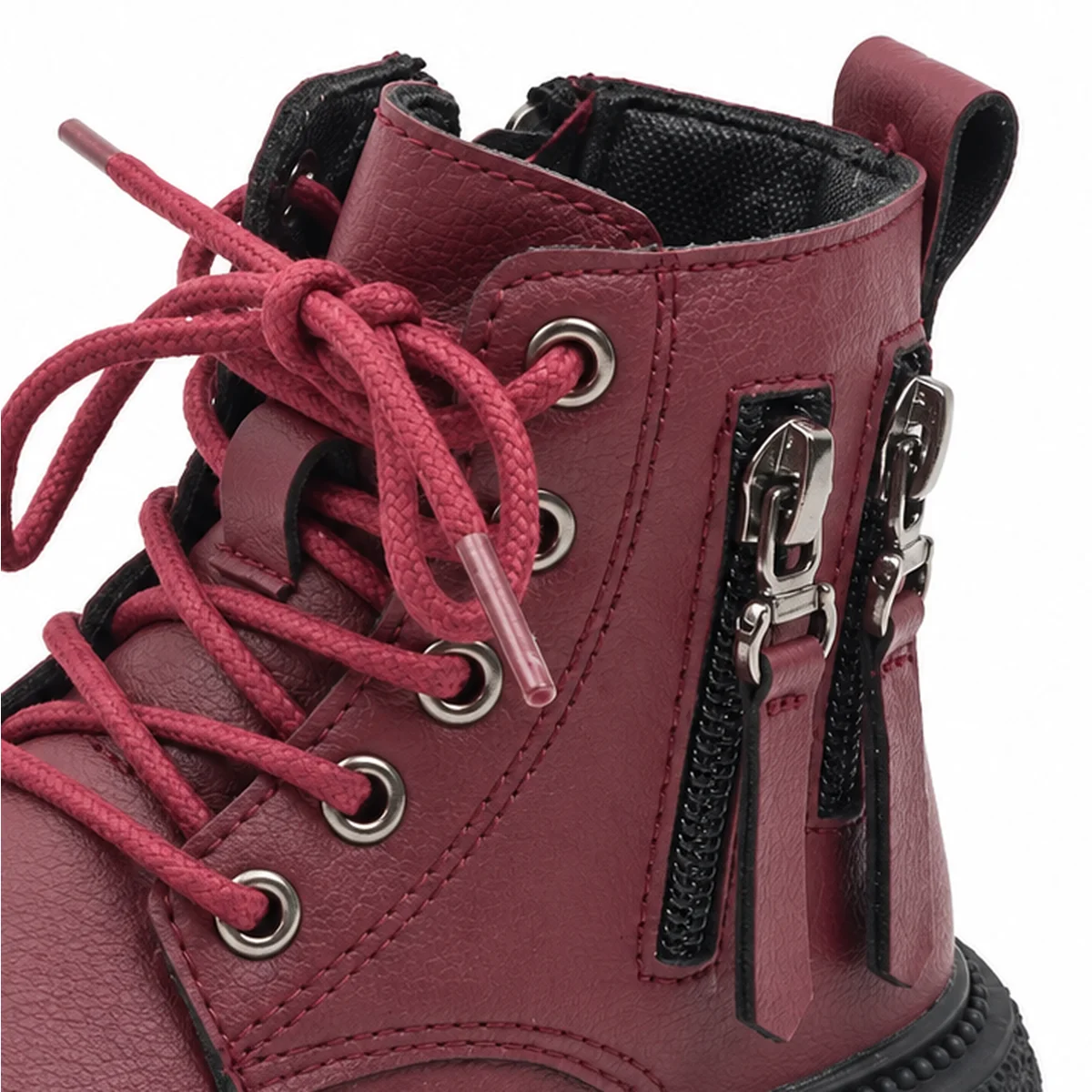 gros plan du haut des bottines fille bordeaux non fourrees a lacets et details zippes