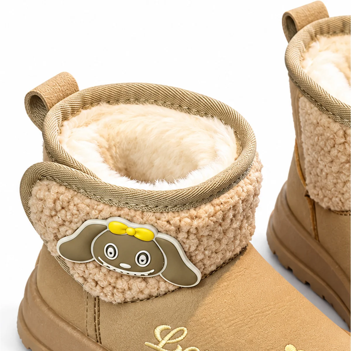 gros plan du haut des bottines fille kaki fourrees a semelle epaisse