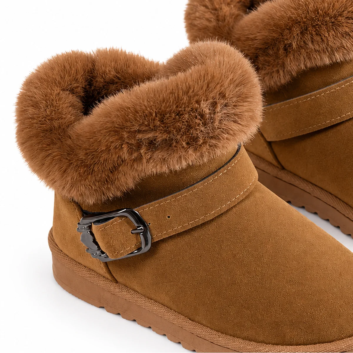 gros plan du haut des bottines fille marron fourrees a revers