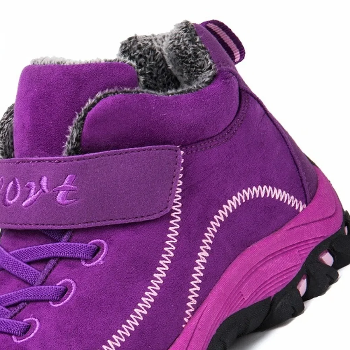 gros plan du haut des bottines homme violettes fourrees a lacets et scratch