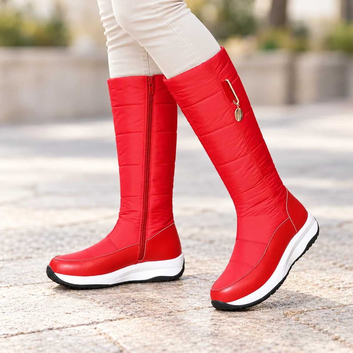 44165 17a bottes femme rouges fourrees a zip et porte