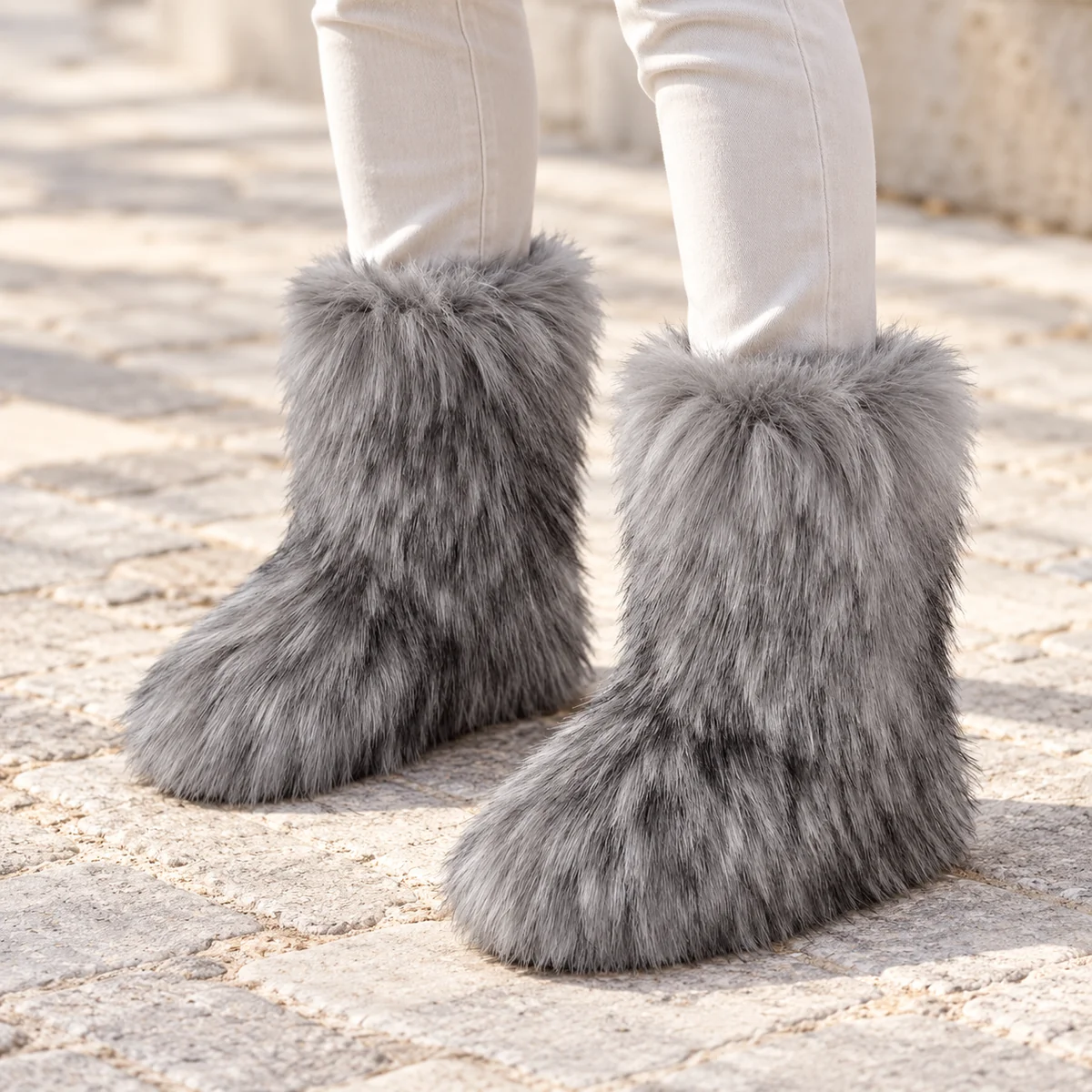 44208 16a bottes femme grises a effet peluche porte