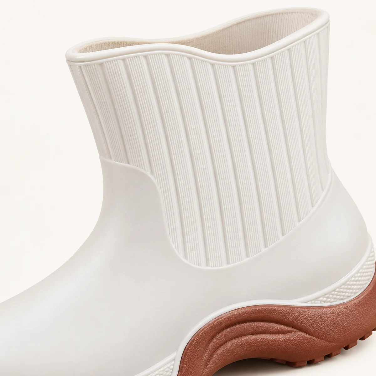 44293 15a bottines de pluie femme beiges a tige detail