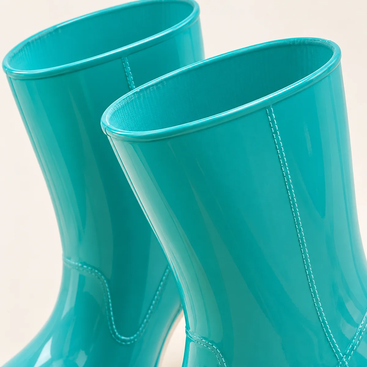 44301 15a bottes de pluie femme bleues a talon c detail