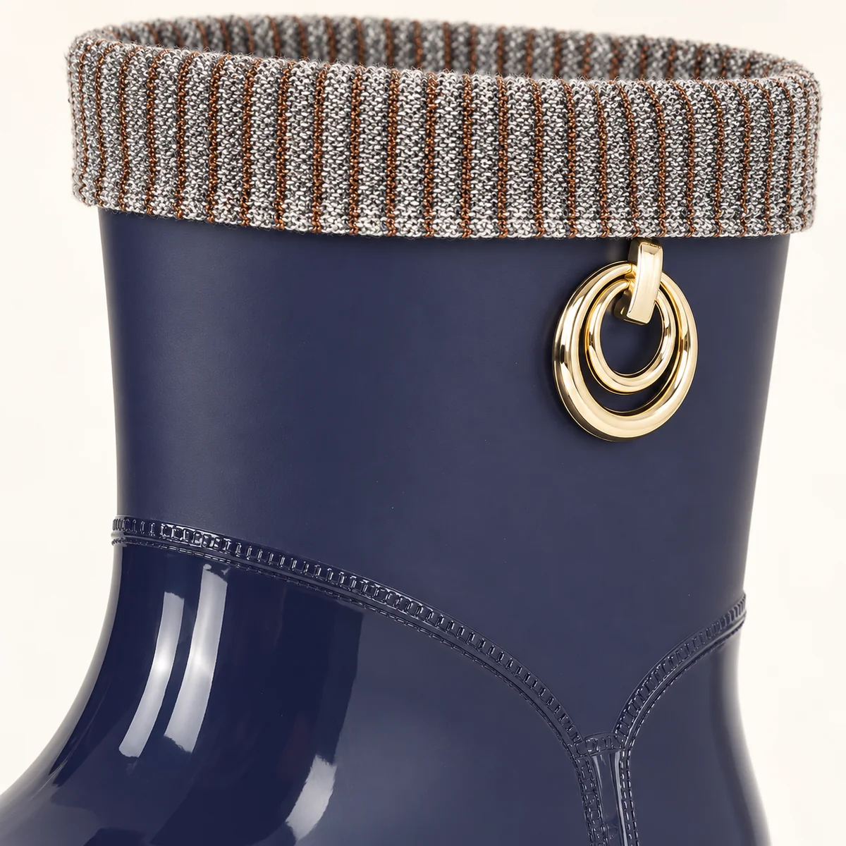 44321 15b bottes de pluie femme bleues a anneau detail